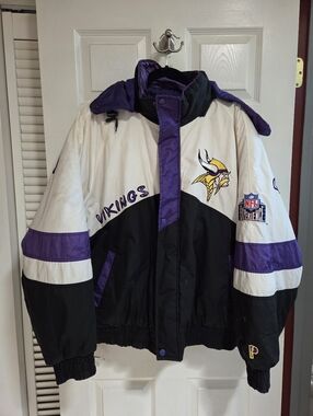 VTG. 90s Minnesota Vikings NFL Pro Player By Daniel Young Puffer Jacket XL Sport
